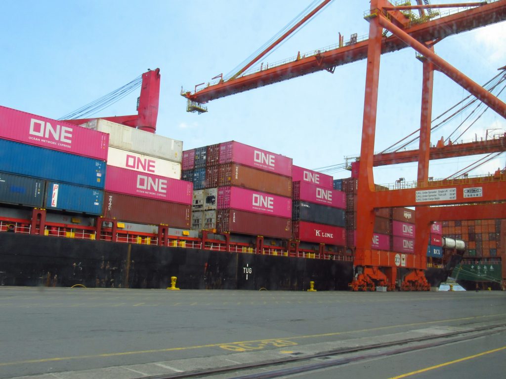 تأسيس شركة لوجستيات وشحن في بريطانيا (UK Logistics) — دليل 2026