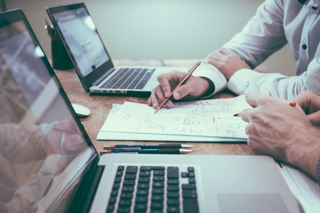 الفرق بين شركة Ltd و Sole Trader للمستقلين العرب — أيهما تختار في 2026؟